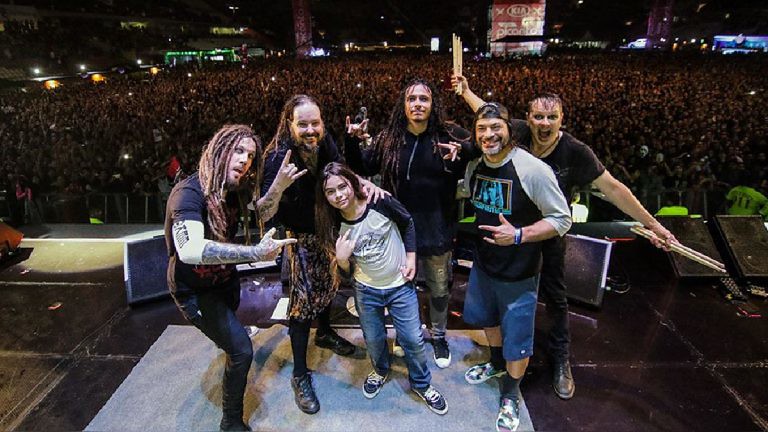 Басист гурту «Metallica» Роберт Трухільйо разом із сином Таєм приєднався на сцені до гурту «Korn». Відео