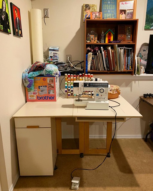 Big thanks to my MIL @holcombfleeta for gifting me her old sewing table! It’s roomy enough to hold my sewing machine and serger, thread and basket. Finally I won’t have to choose whether or not I want to paint or sew! First up: mending a quilt I made year