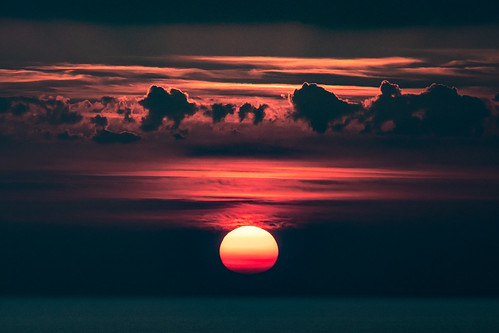 dubrovnik gespanschaftdubrovnikneretva kroatien sunset dramatic dark contrast red orange yellow black nikon z9