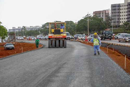 Pistas são asfaltadas para liberar trânsito sobre viaduto do Sudoeste