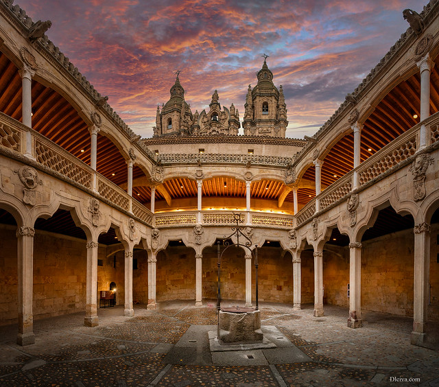 Claustro de la Casa de Las Conchas, Salamanca, Spain
