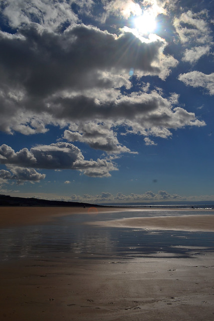 Ogmore_Beach_(Welsh_Ogwr)_Sky_clouds_sunshine