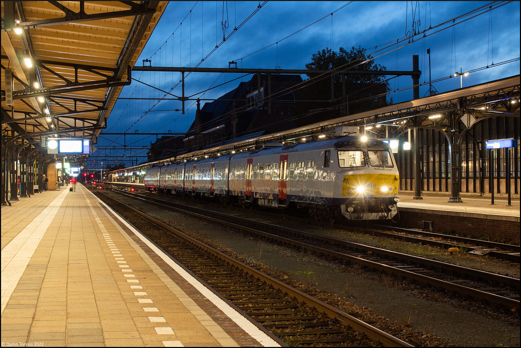 NMBS 819 // S32 2579 // Roosendaal, Station // 25 oktober 2022