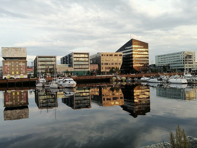 Il porto commerciale di Trondheim al tramonto, Norvegia
