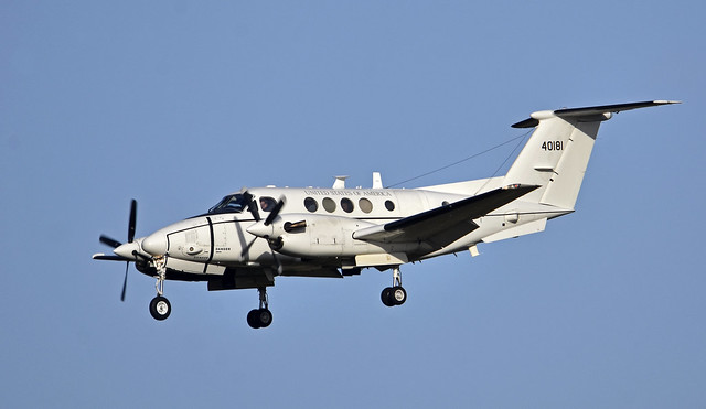 40181 Beech C-12U Huron,U S Army,03-11-22 landing at Edinburgh Airport,03-11-22