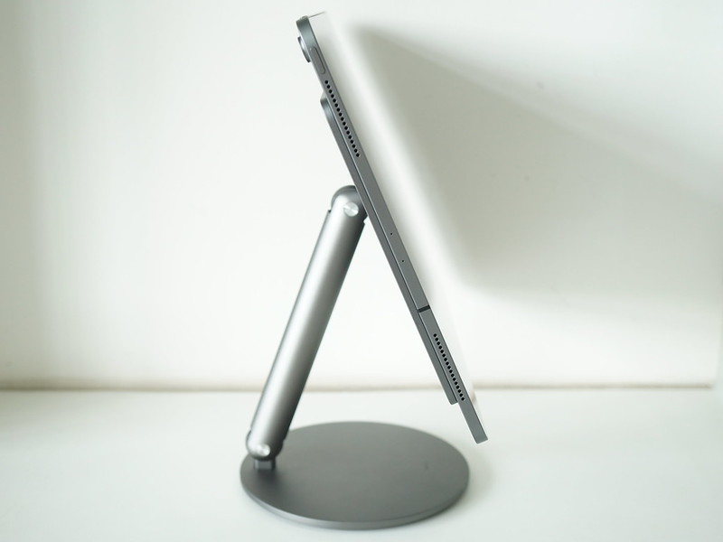 Benks Infinity Pro Magnetic iPad Stand - With iPad Pro - Side
