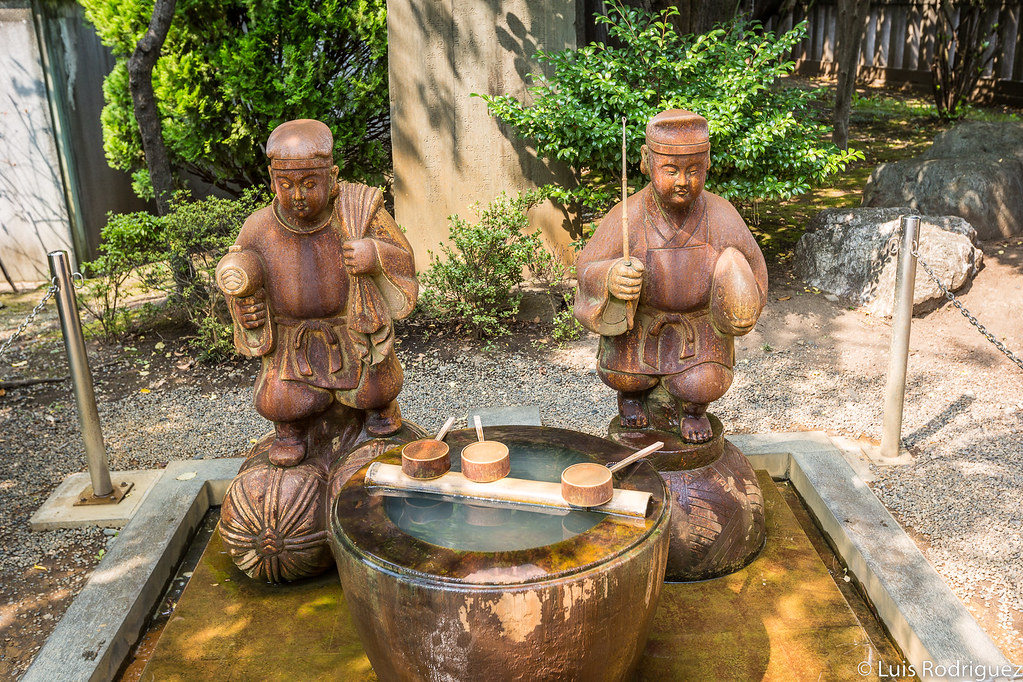 Imágenes de Ebisu y Daikokujin en el santuario Katori