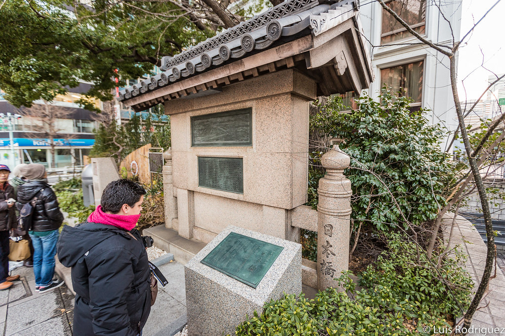 Hana no Hiroba, recuerdos históricos del puente Nihonbashi