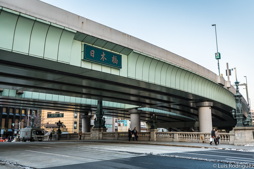Puente Nihonbashi, con la autopista por encima