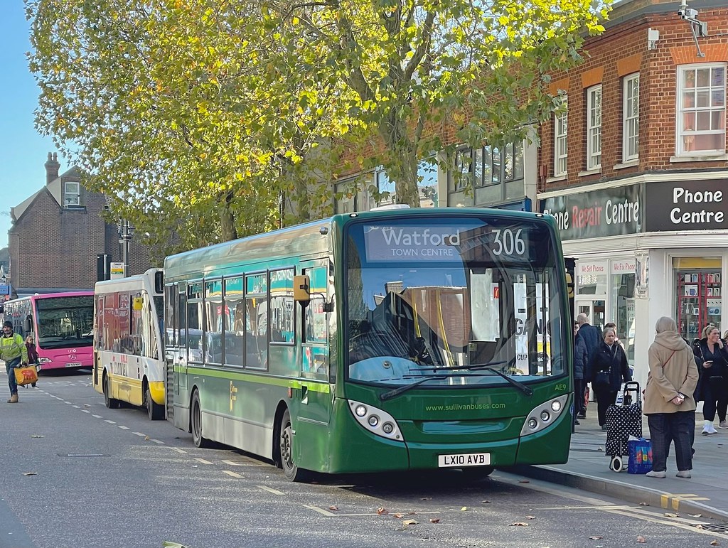 Watford greens | Sullivan Bus AE9 stands in Watford before w… | Flickr