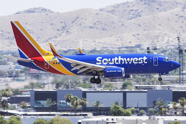 Southwest Airlines Boeing 737-7H4 N285WN