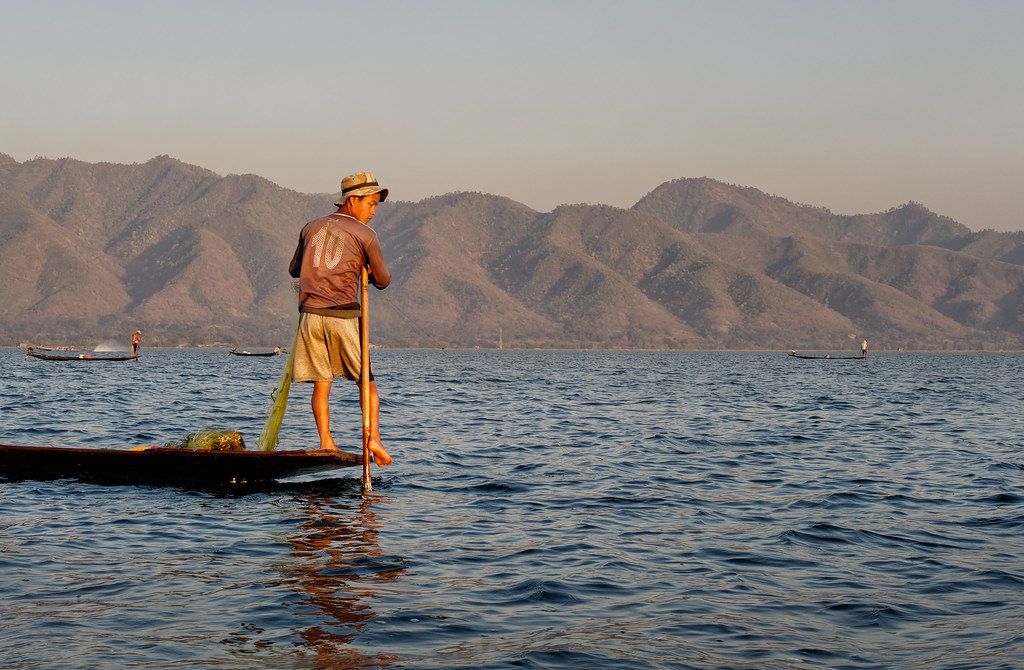 Pêcheur Intha sur le lac Inlé