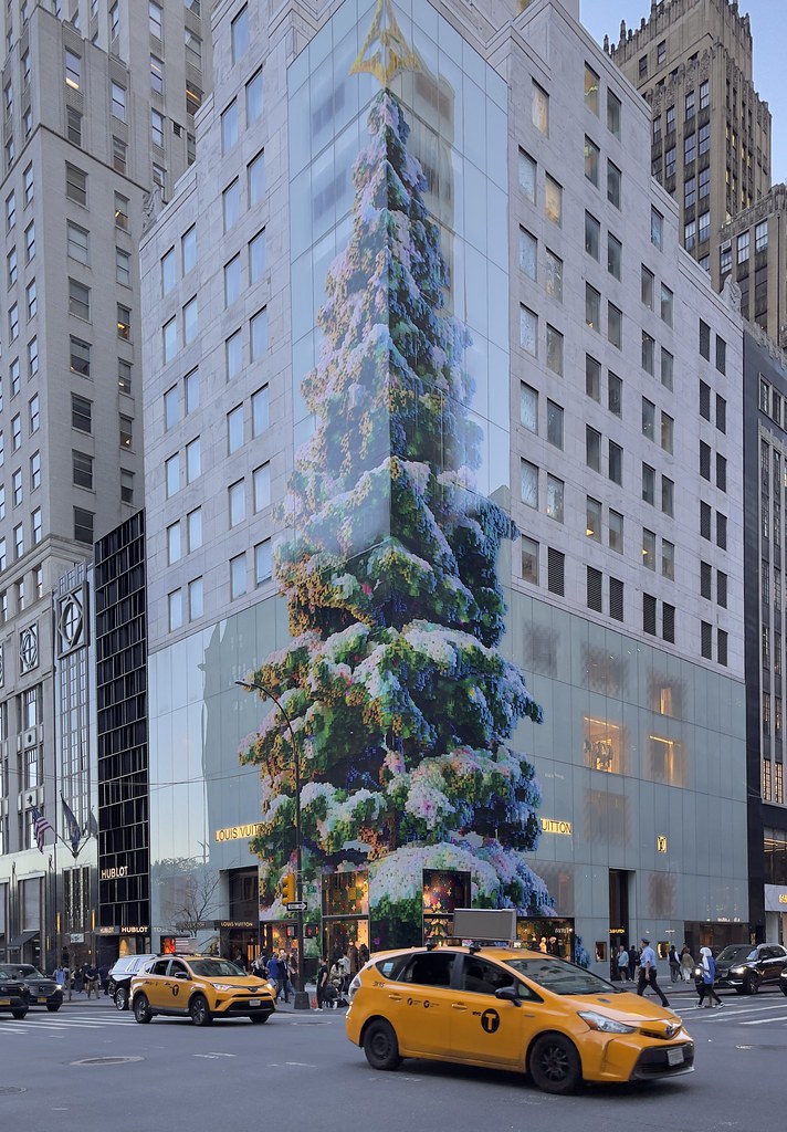 Louis Vuitton flagship store on Fifth Avenue Holiday 2022