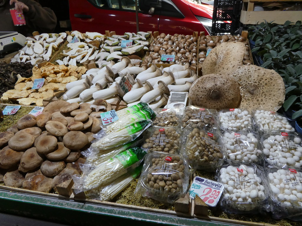 Isemarkt, Hamburg - varieties of mushroom for sale