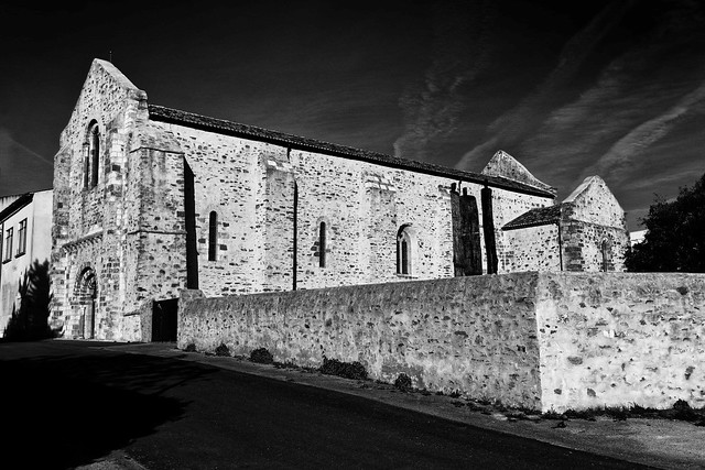 Mémoires de pierres. Abbaye St Jean d'Orbestier, Les Sables d'Olonne,Vendée F