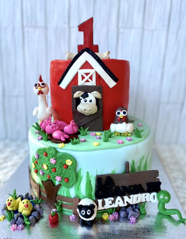 Cake by Jenny's cakes