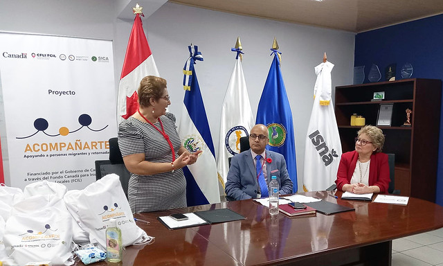 El Gobierno de Canadá y la SISCA entregan kits para mejorar las condiciones de acogida de la niñez migrante y retornada en El Salvador