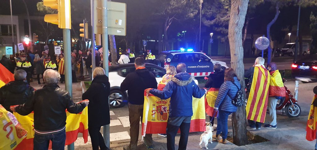 FOTOGRAFÍA. TARRAGONA (ESPAÑA), 20.02.2020. Los tarraconenses salen de nuevo por las calles de la ciudad con banderas españolas y catalanas. Ñ Pueblo