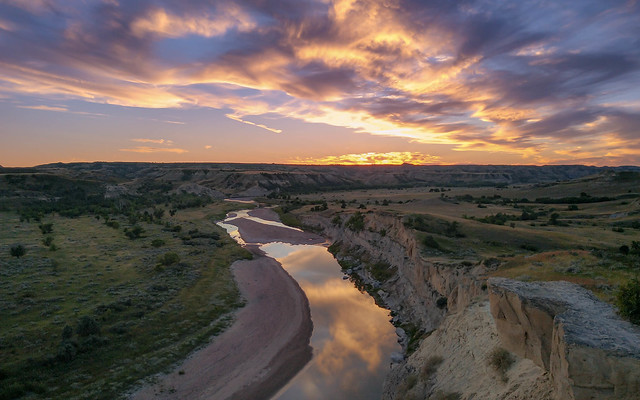 Wind Canyon/Little Missouri River Sunset | Theodore Roosevelt National Park, North Dakota, USA (1)