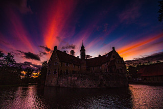 Flickr photo: Burg Vischering @ Dusk