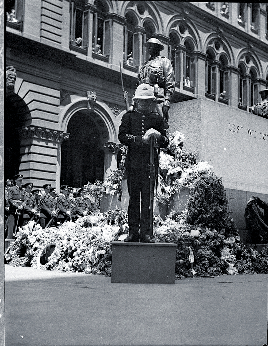 Armistice Day service at Cenotaph, Martin Place, Sydney, 1937