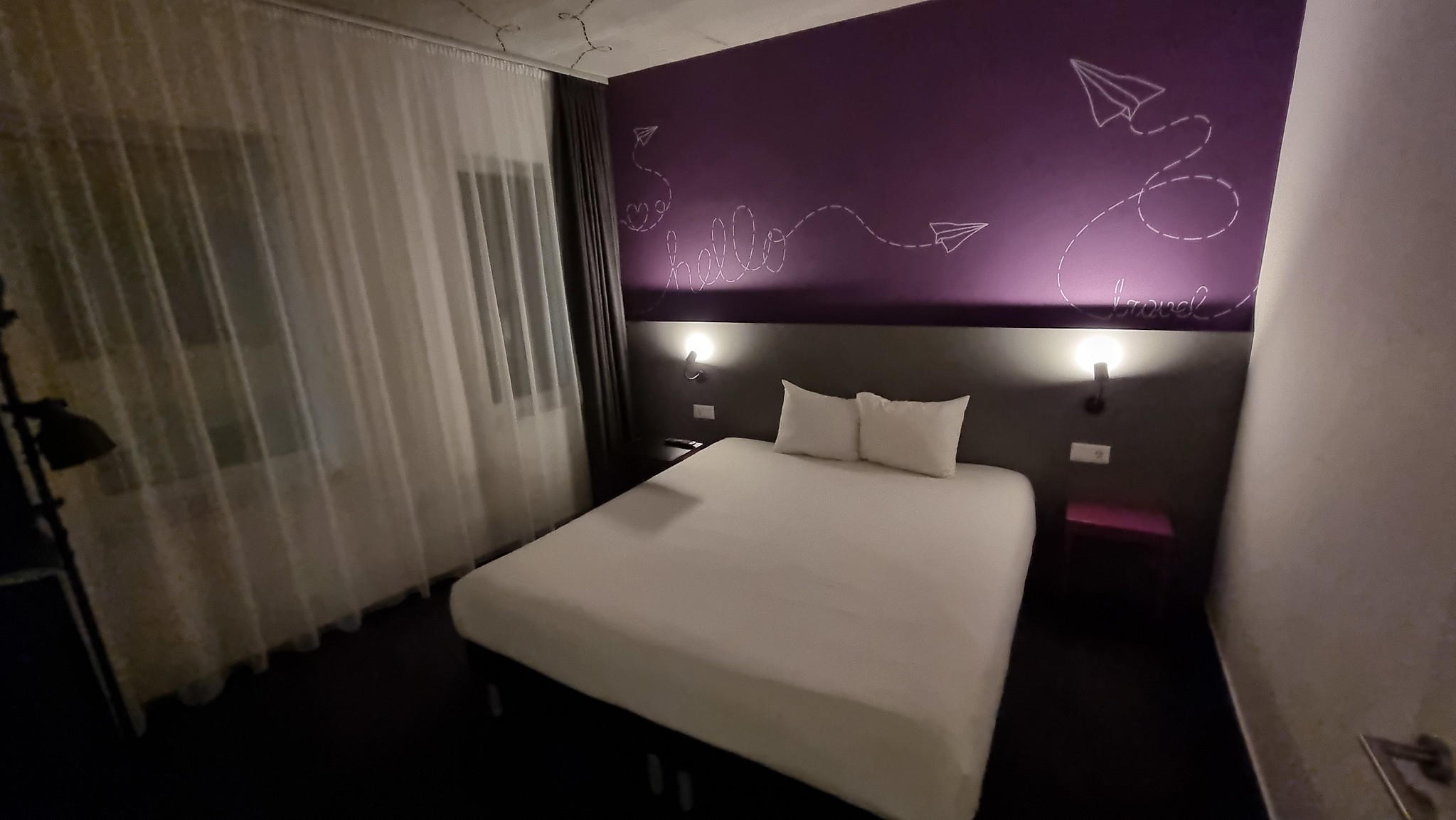 The bedroom  at the Ibis Styles Hotel at Budapest Airport