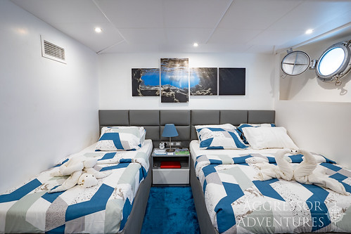 Twin cabin lower