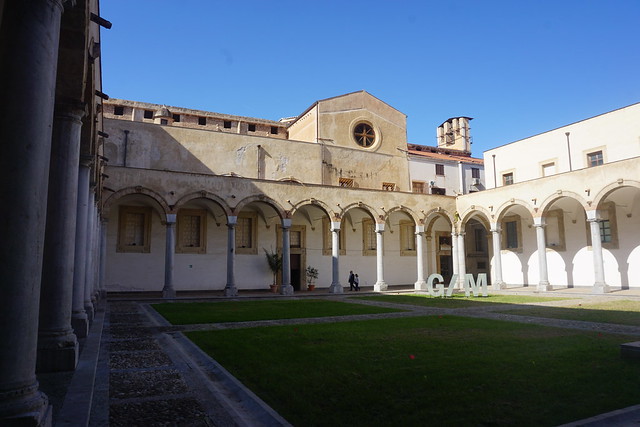 Cloître de l'ancien couvent franciscain de l'Église Sainte-Anne-de-Miséricorde, Palerme