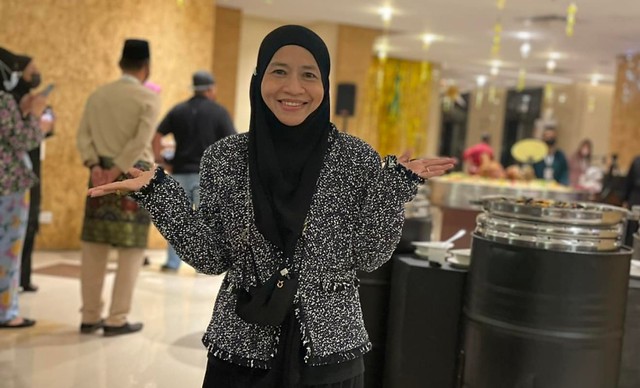 Amin Idris Dedah Ustazah Siti Afifah Tiada Background Pengajian Agama