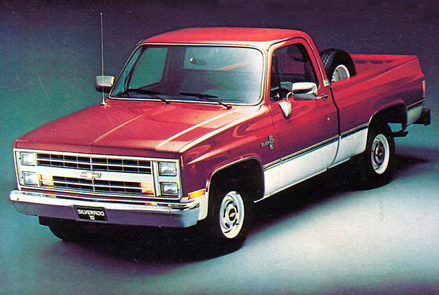Chevrolet_C10_Silverado_1985_R1