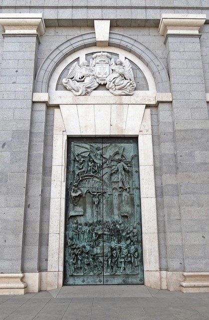 Porte en bronze, cathédrale d'Almudena...Madrid