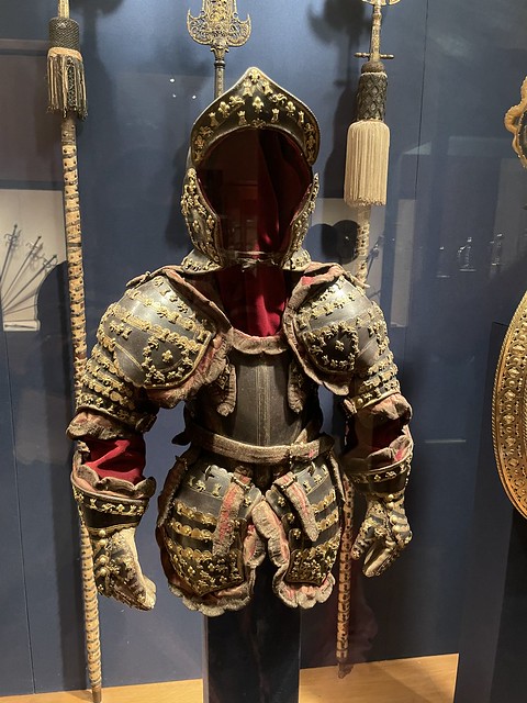 NYC - Metropolitan Museum of Art: Armor of Infante Luis, Prince of Asturias