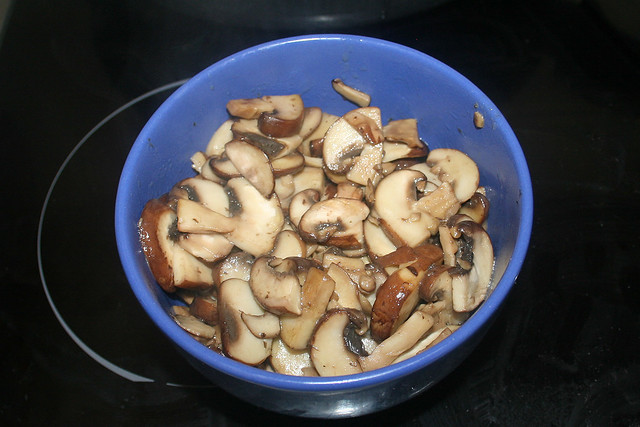 10 - Put mushrooms aside / Champignons bei Seite stellen