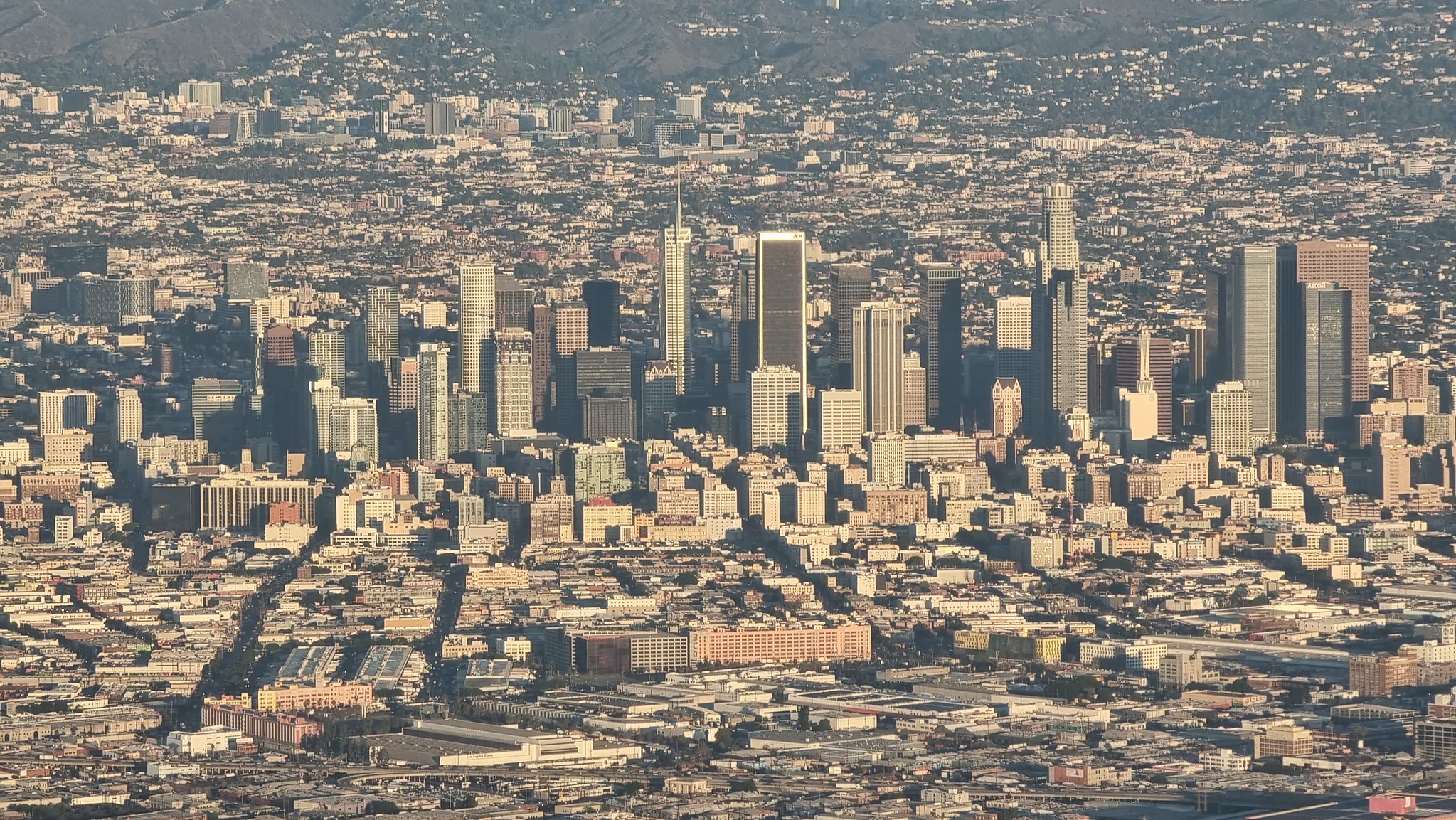 Nice views of Los Angeles on final approach into LAX
