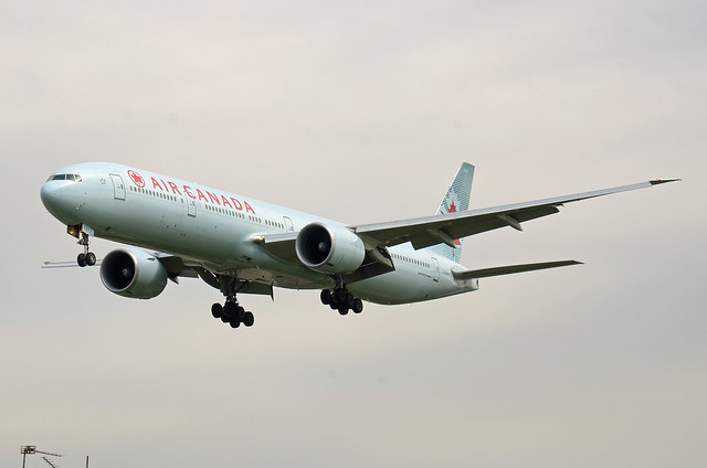 Air Canada Boeing 777-333(ER) C-FNNW