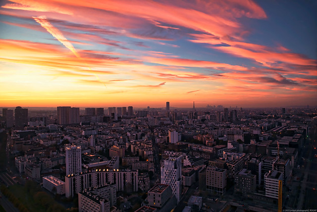 Sunset on Paris from the rooftop of SkyBar -3D0A9965-Modifier