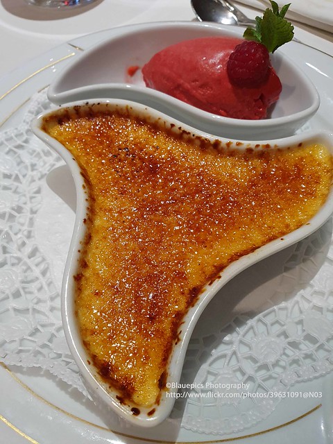 Bitzfeld, restaurant Rose, Crème Brûlée with raspberry sorbet