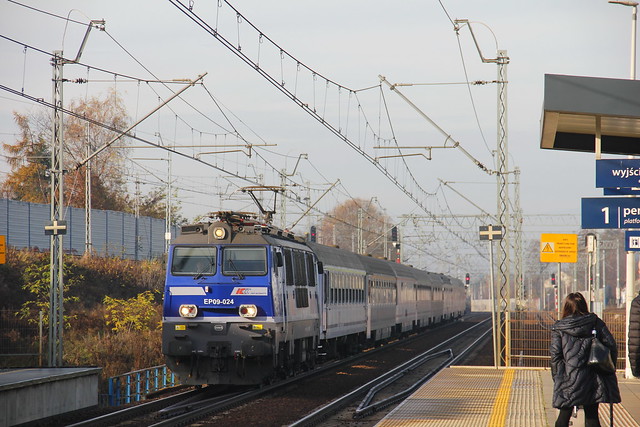 PKP IC EP09-024 , Kraków Bronowice 🇵🇱 train station 11.11.2022