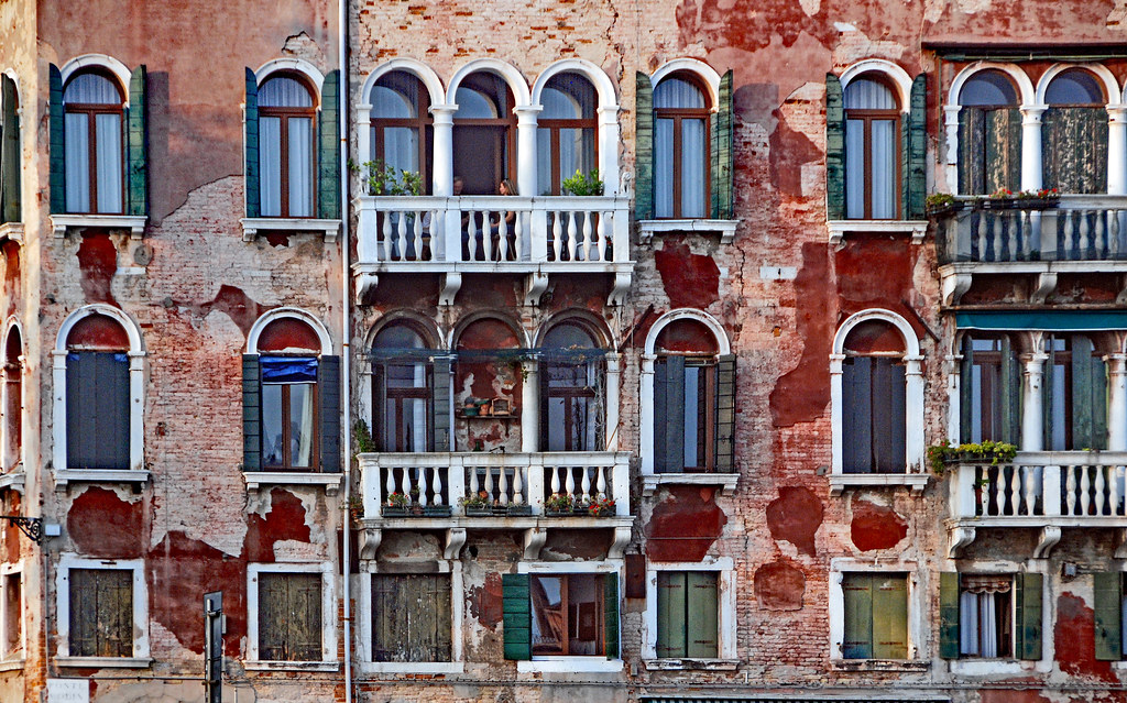 Windows in Italy