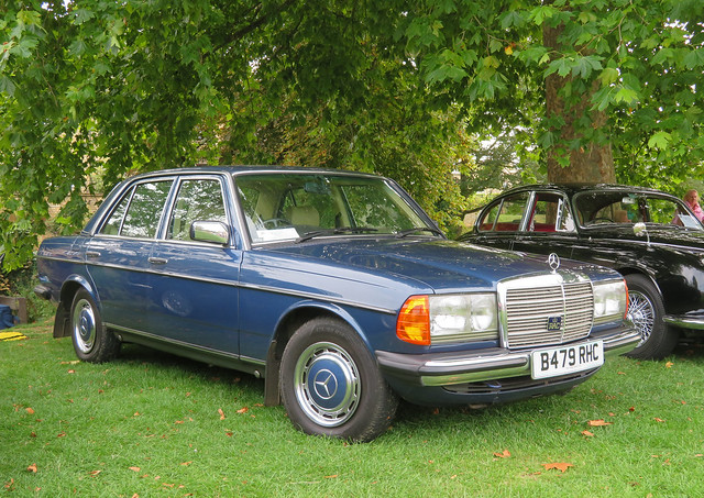 1985 Mercedes 200E
