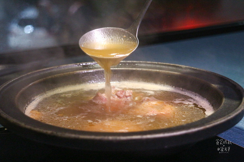 台中西屯｜精明商圈特色湯底個人火鍋，湯頭醇厚順口好暖胃，剝皮
