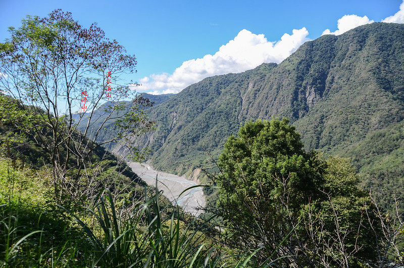 烏夫冬山西南峰停車處西南望群山