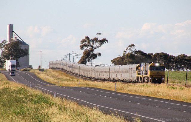 NR25 and NR7 drop downgrade at Dahlen on another diverted AS8 Indian Pacific