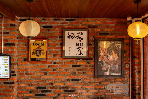 Twins Bar&Izakaya ร้านกินดื่ม สไตล์ญี่ปุ่น