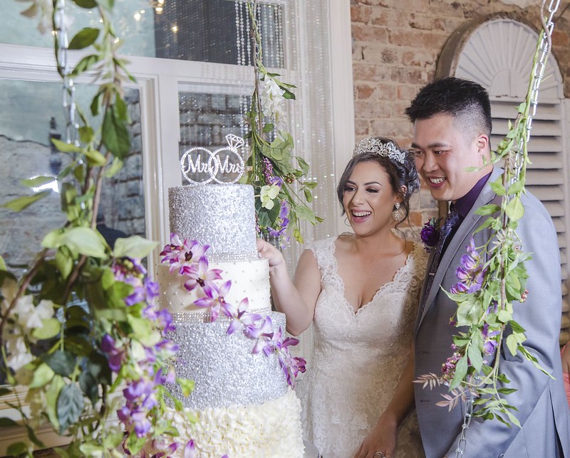Wedding, Cake Cutting, Bride and Groom, Photo by Tuyen Chau