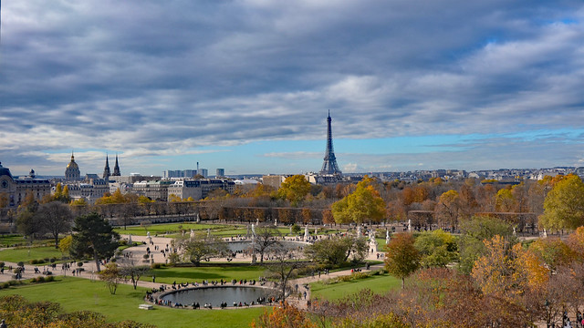 2022.11.19.001 PARIS - Vue depuis le pavillon Marsan du Louvre