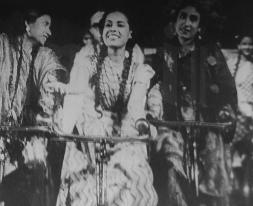 Ramola in Khazanchi (1941) Sawan Ke Nazare Hai