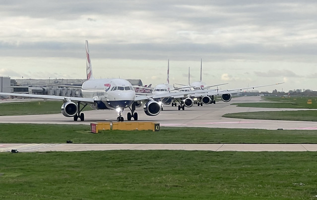 20221119_Heathrow Aeroplane Line up