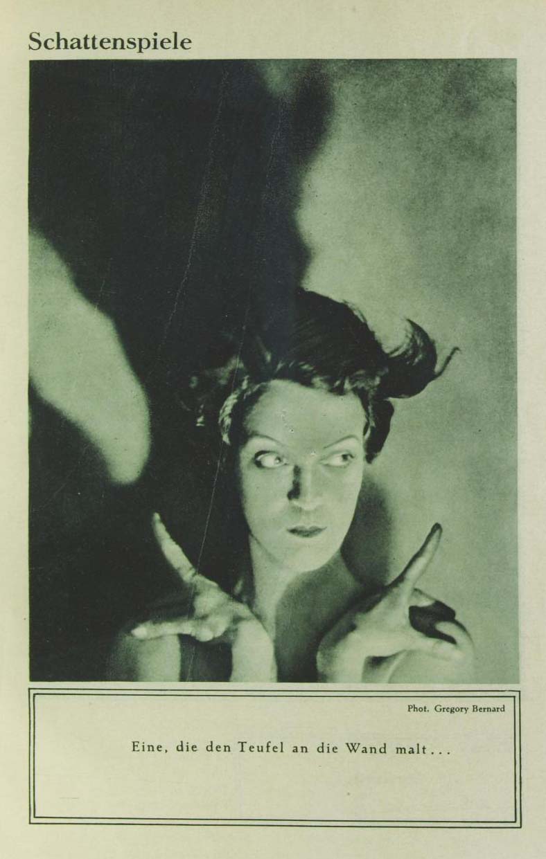 Shadow games. One who draws the devil on the wall… [Phot. Gregory Bernard]. Revue des Monats Band 2, H.11, September 1928 