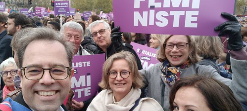 A #Paris avec #Noustoutes pour dire stop aux violences sexistes et sexuelles .